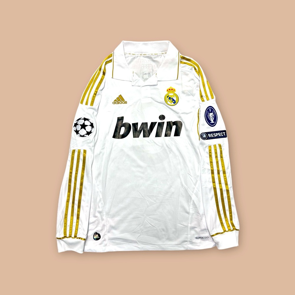 2011/12 Real Madrid home full sleeve kit. Ronaldo CR7 soccer football jersey.